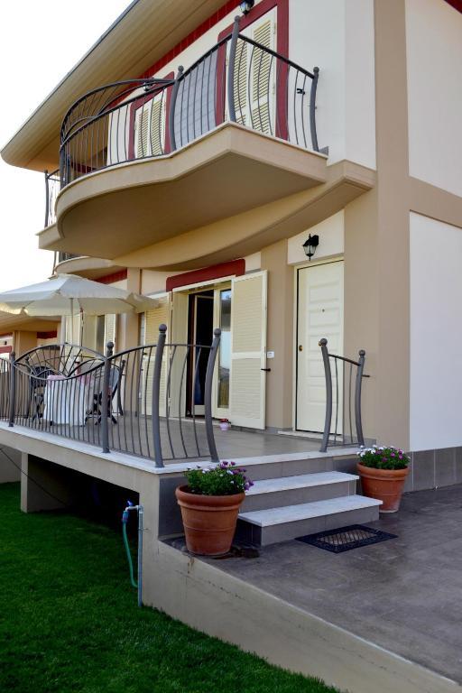 Alice B&B Anzio Bagian luar foto